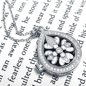 Graceful 925 Sterling Silver Message Pendant Necklace